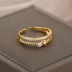 Bague ouverte géométrique ELARIAH plaquée or 18 carats et zircon – Alliance ajustable en acier inoxydable pour femmes, idéale pour les mariages et les fêtes.