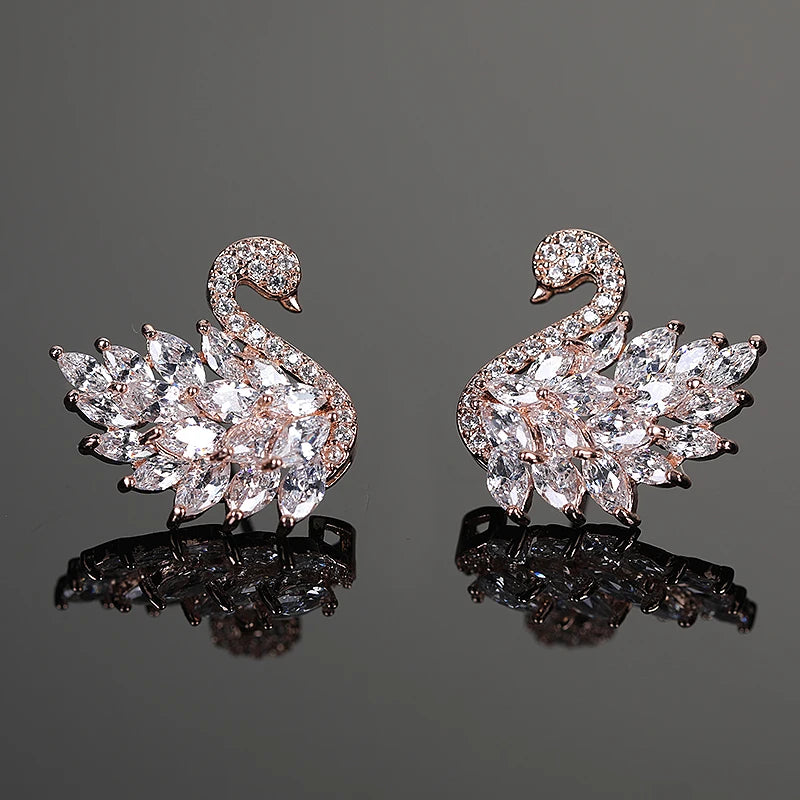 Boucles d'oreilles cygne en zircon pour femme – Boucles d'oreilles longues cygne en cuivre plaqué or serties de micro-pavés de zirconiums cubiques | Bijoux élégants style déesse