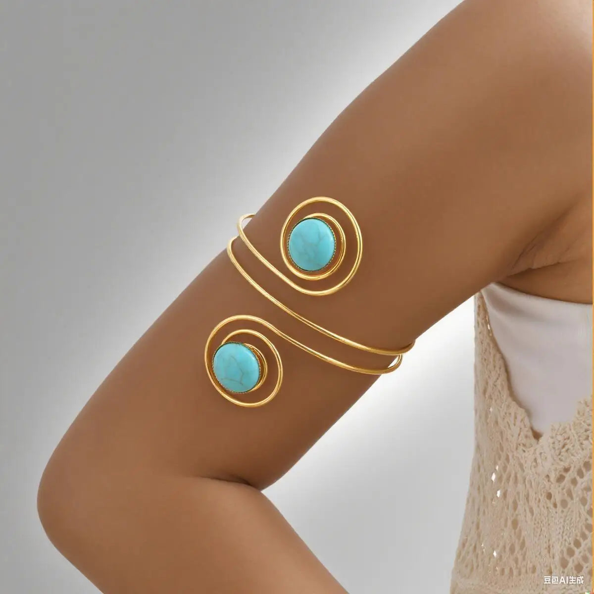 Bracelet manchette minimaliste plaqué or pour le haut du bras – Bijou tendance pour femme