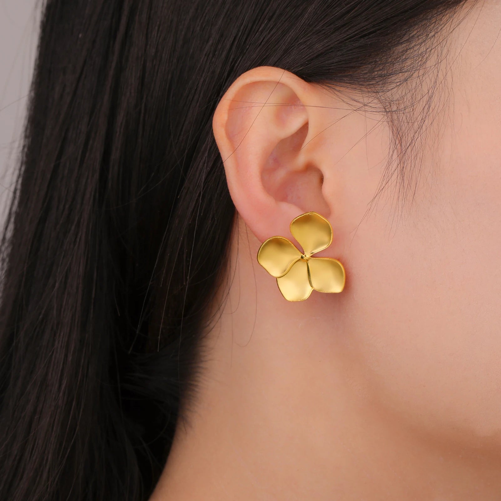 Pendientes Unift Vintage con diseño de flores para mujer: joyas bohemias de acero inoxidable chapado en oro de 14 quilates.