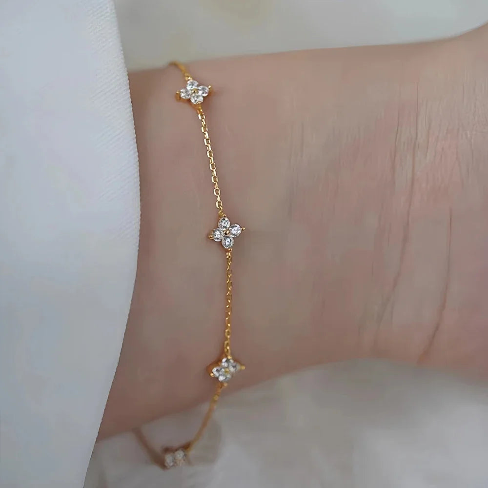Collier trèfle à quatre feuilles plaqué or 18 carats pour femme – Acier inoxydable avec détails en zircone | Cadeau bijou de luxe