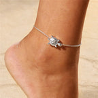 Elegante tobillera boho con perlas y dije de concha: perfecta para la playa, bodas y estilo diario.