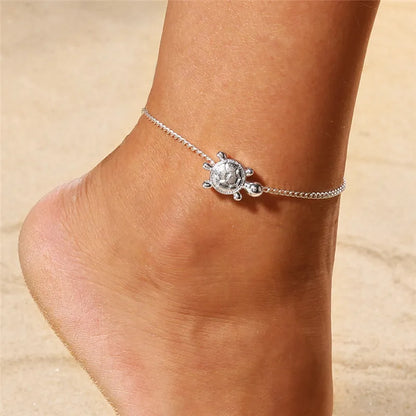 Elegant boho anklet with pearls and shell charm – perfect for beach, weddings, and everyday style.