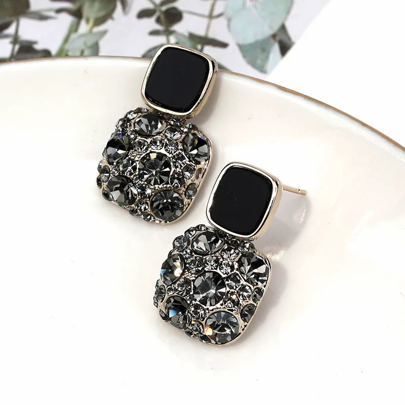 Boucles d'oreilles pendantes géométriques vintage en cristal violet pour femme – Boucles d'oreilles pendantes brillantes et originales | ELARIAH
