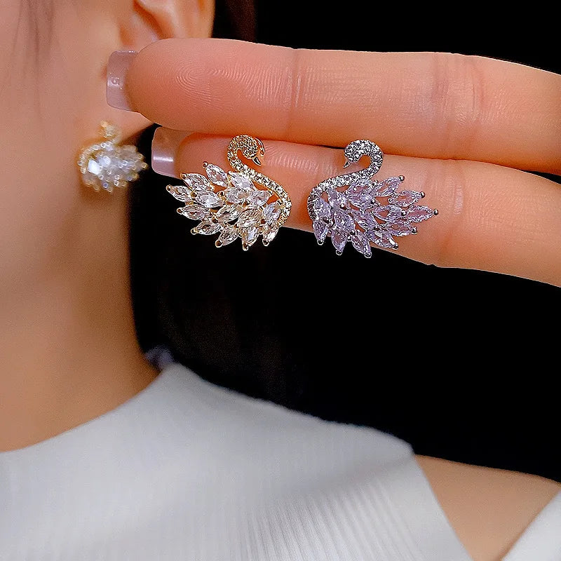 Boucles d'oreilles cygne en zircon pour femme – Boucles d'oreilles longues cygne en cuivre plaqué or serties de micro-pavés de zirconiums cubiques | Bijoux élégants style déesse