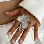 Anillo de hoja de ginkgo chapado en oro de 14 quilates para mujer: anillo de cóctel ajustable y llamativo | Diseño de abanico inspirado en la naturaleza