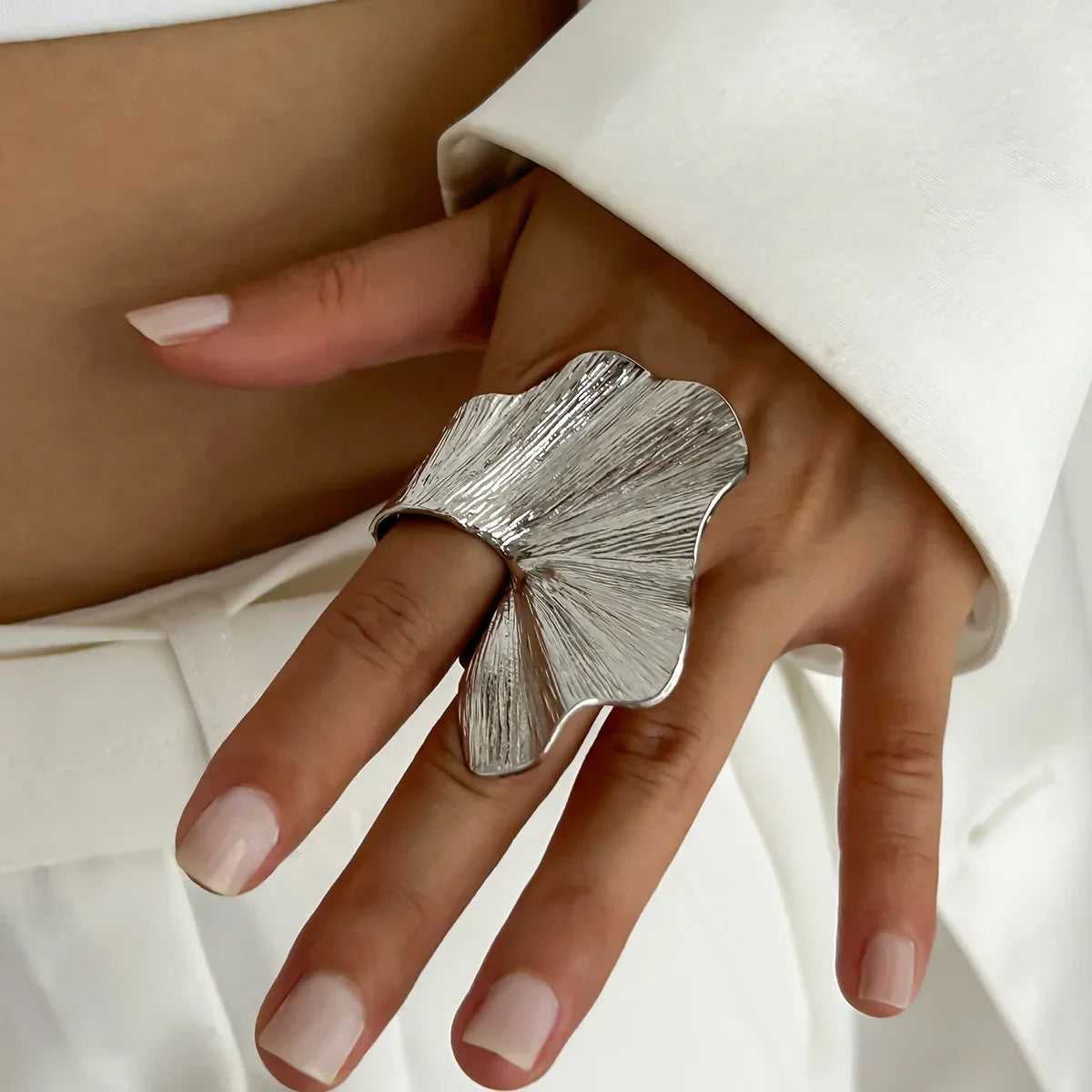 Bague en feuille de ginkgo plaquée or 14 carats pour femme – Bague cocktail ajustable | Design en éventail inspiré de la nature