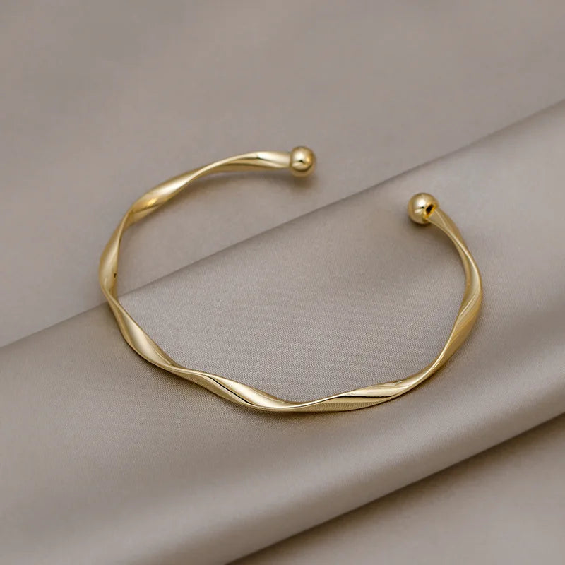 Bracelet jonc minimaliste torsadé en or pour femme – Bijou jonc ouvert élégant