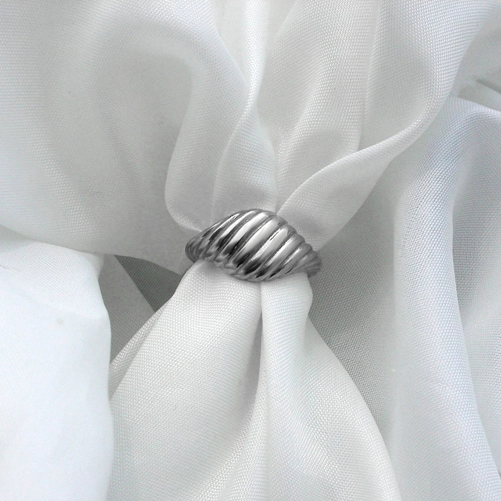 Bague tendance en acier inoxydable 316L – Alliance durable et résistante à la lumière pour femme
