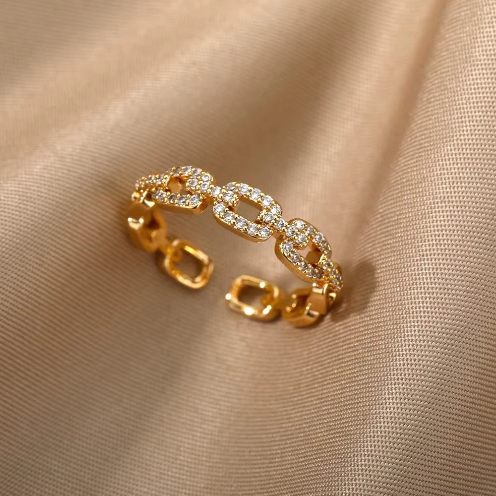 Bague ouverte géométrique ELARIAH plaquée or 18 carats et zircon – Alliance ajustable en acier inoxydable pour femmes, idéale pour les mariages et les fêtes.