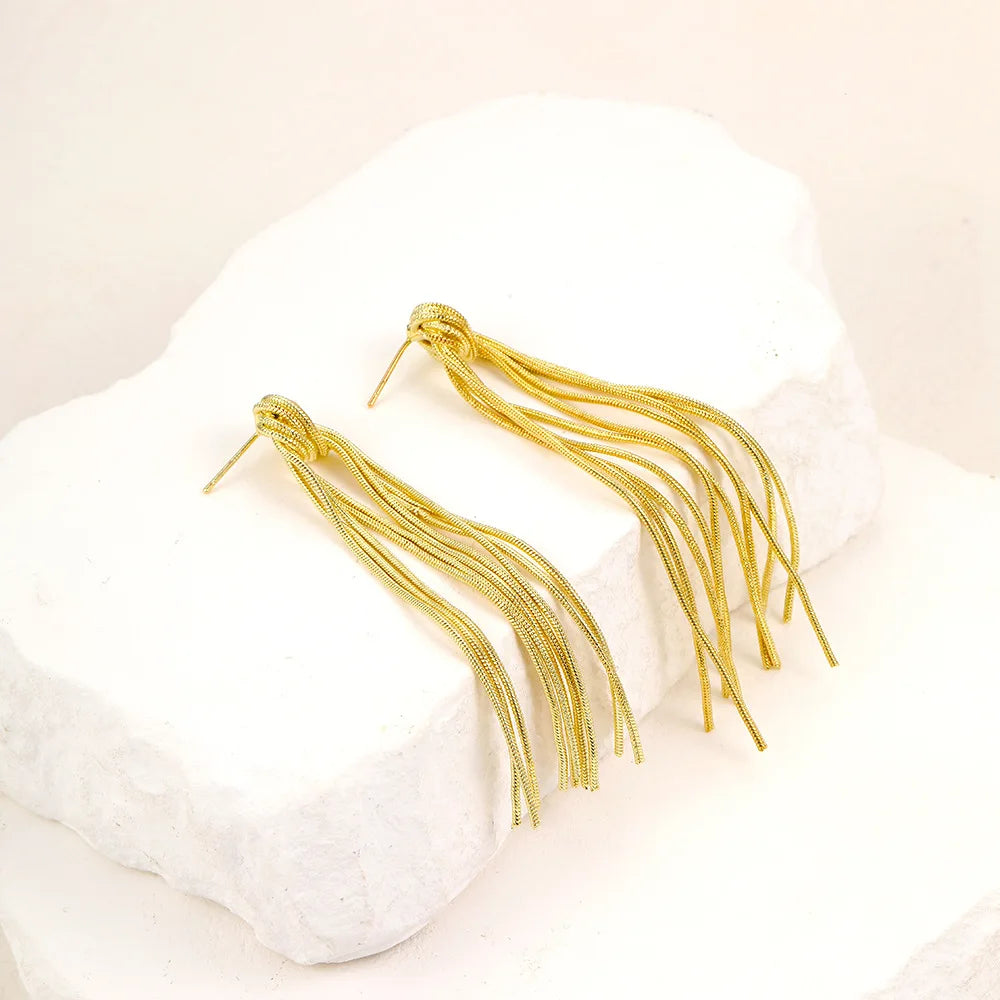 Pendientes llamativos con borlas doradas y brillantes: elegante diseño largo para mujer