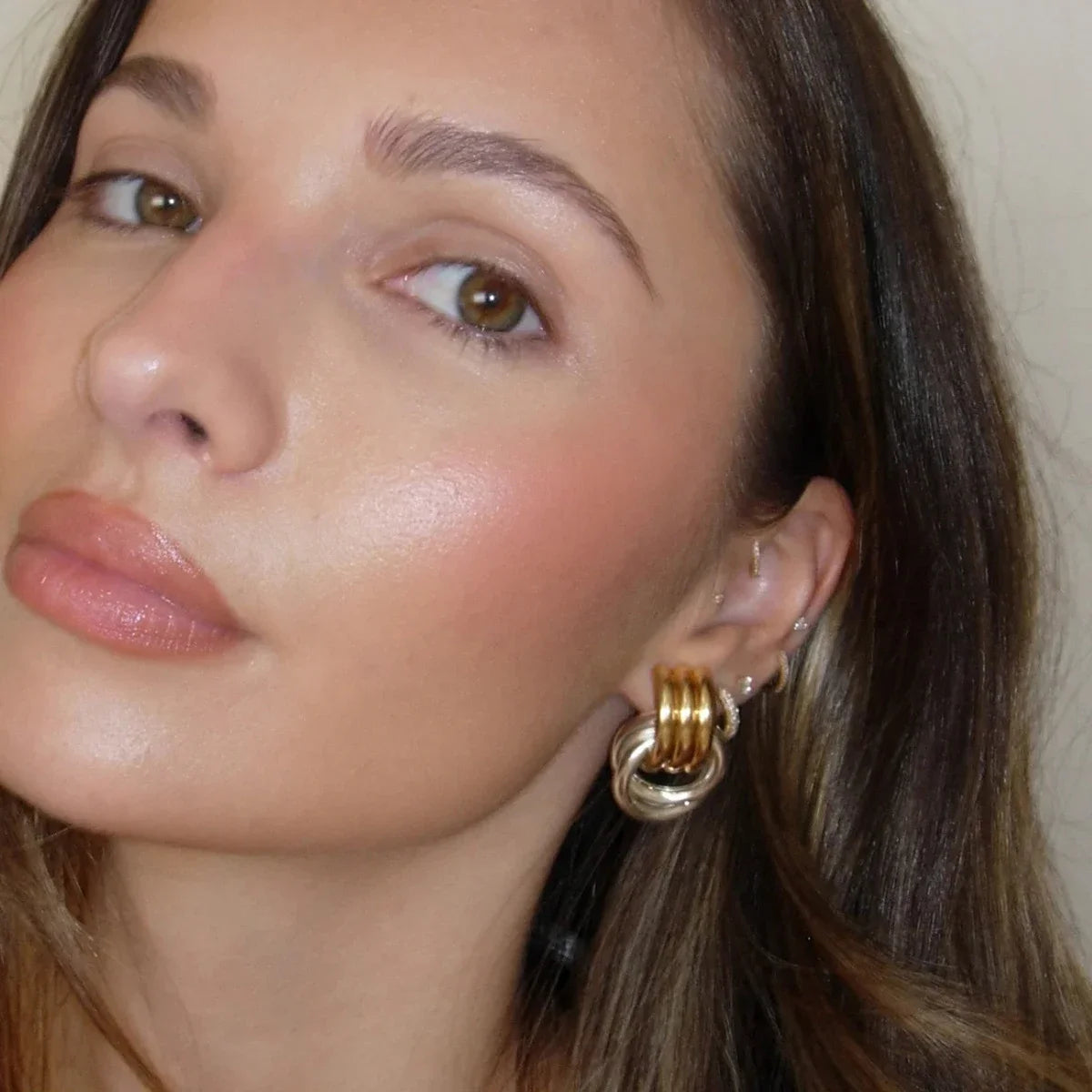 Boucles d'oreilles pendantes à nœuds multicouches en acier inoxydable plaqué or 18 carats pour femmes – Boucles d'oreilles rondes texturées et tendance