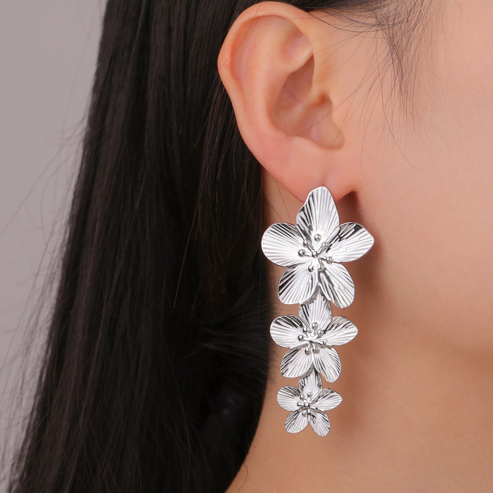 Pendientes Unift Vintage con diseño de flores para mujer: joyas bohemias de acero inoxidable chapado en oro de 14 quilates.