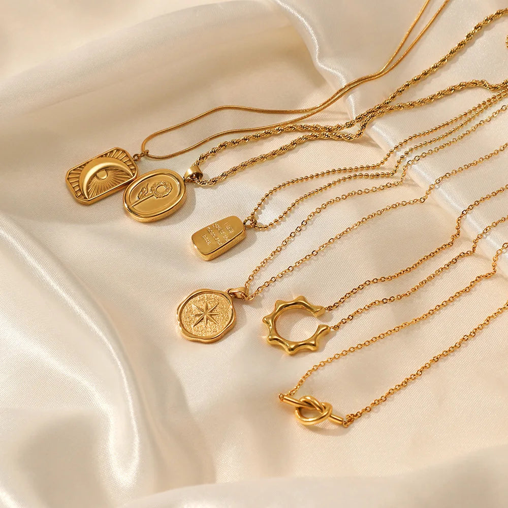 French Vintage Star & Moon Necklace – 316L Stainless Steel Celestial Pendant Chain (Unisex, Gold Tone) | ELARIAH