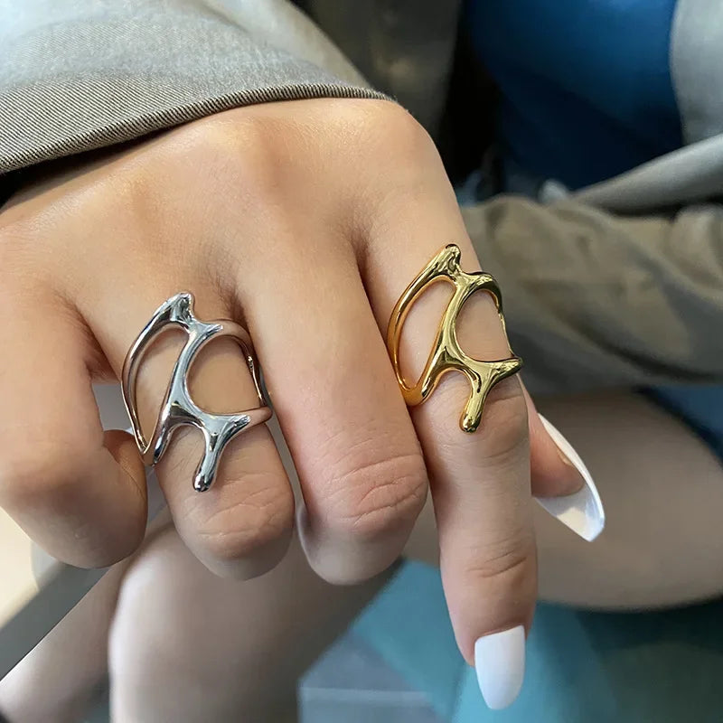 Bague vintage plissée irrégulière en or – Bague géométrique Y2K en métal liquide pour femme