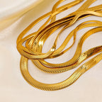 Gargantilla clásica de cadena plana de serpiente: diseño de espiga de acero inoxidable en oro y plata.