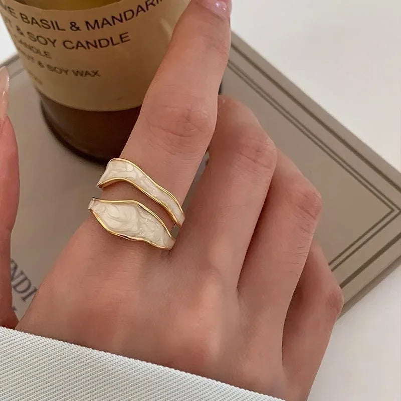 Bague ajustable géométrique vintage en émail blanc – Bague cocktail ouverte irrégulière pour femme