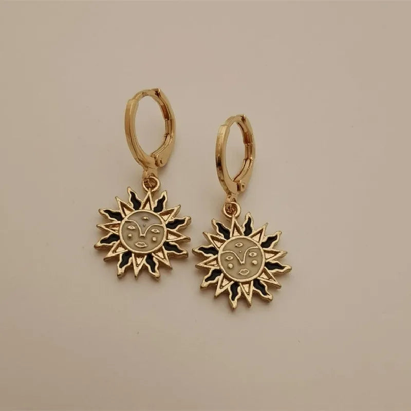 Boucles d'oreilles créoles dorées à motif marguerite et tournesol – Créoles délicates pour femme, bijoux de tous les jours et cadeaux