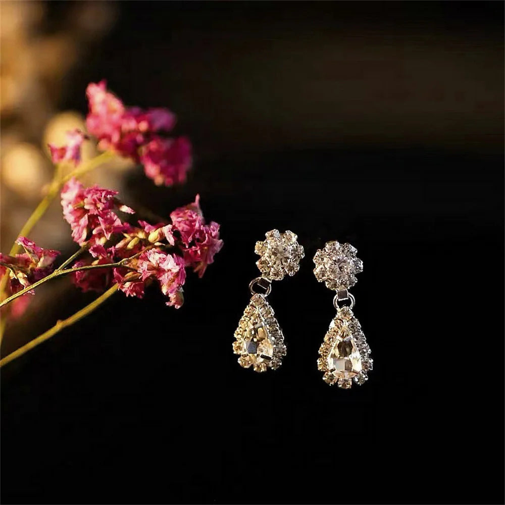 Ensemble luxueux collier et boucles d'oreilles goutte d'eau en cristal – Bijoux de mariée et de fête élégants