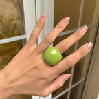 Anillo geométrico de acrílico en colores pastel para mujer: anillo llamativo de resina, joyería ligera y moderna para fiestas.