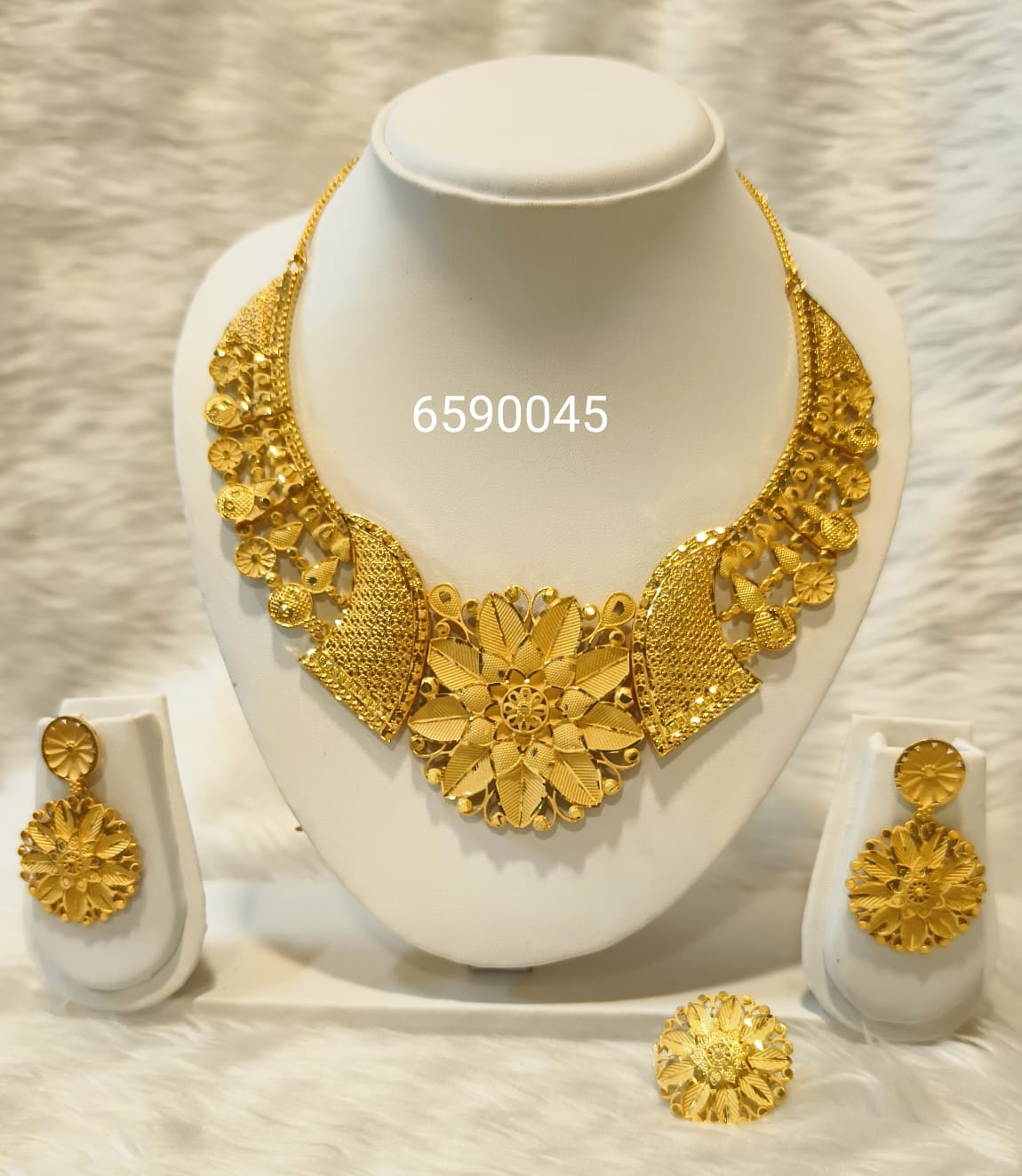 Collier 0588