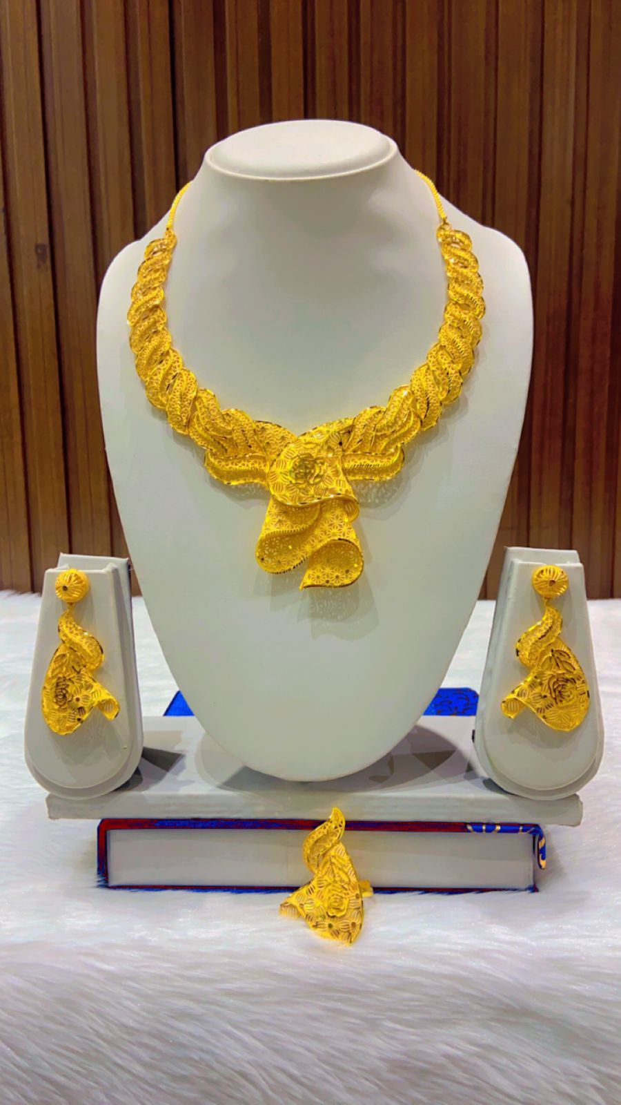 Necklace 0009